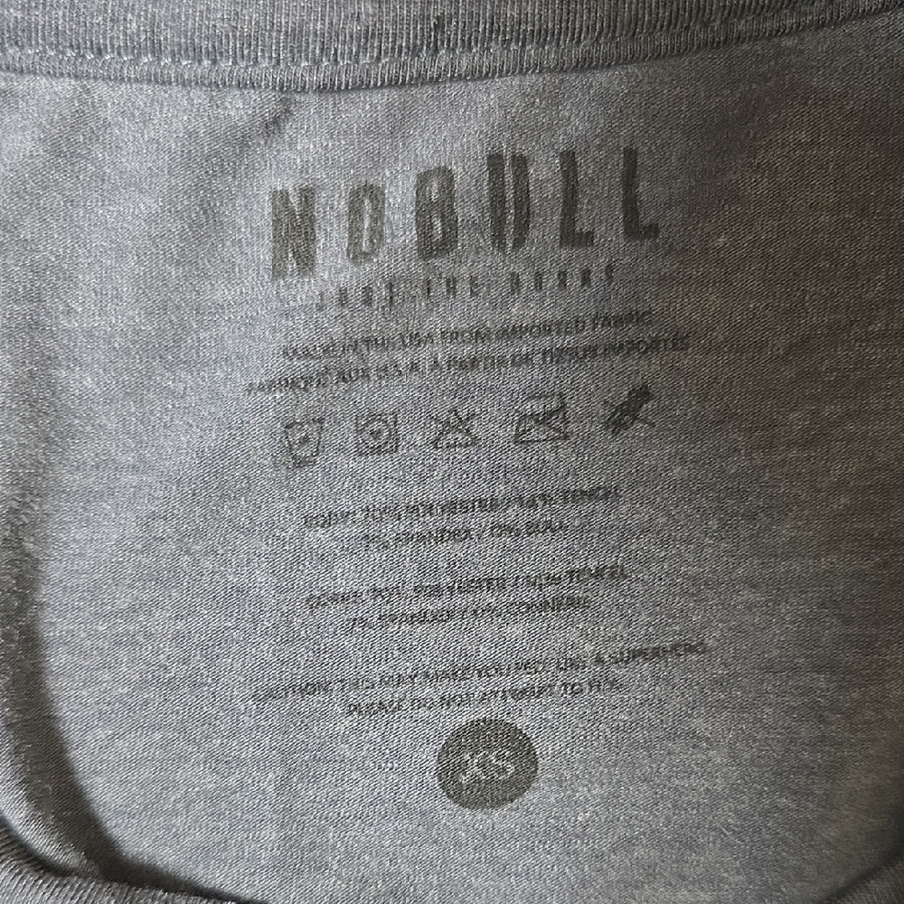 NOBULL Women's Charcoal Cropped Muscle Tee - Picture 4 of 4